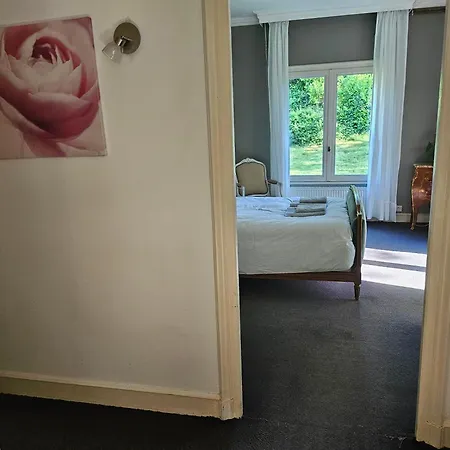 Kap Izella D'hotes A 2 Pas De La Mer Et A 10 Minutes De Brest Couette-café